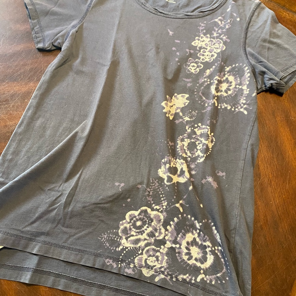 Eddie Bauer Blue Short Sleeve Tee with Cream Floral Print - Picture 2 of 3